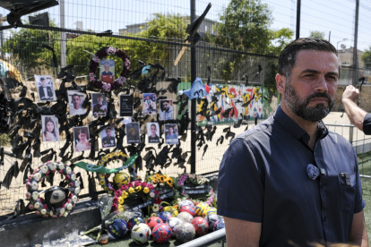 Dolan Abu Saleh, alcalde de Majdal Shams, frente al lugar del impacto en el que resultaron muertos 12 menores en Majdal Shams.