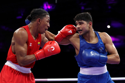 José Rodríguez (i) en su primer combate en unos Juegos Olímpicos