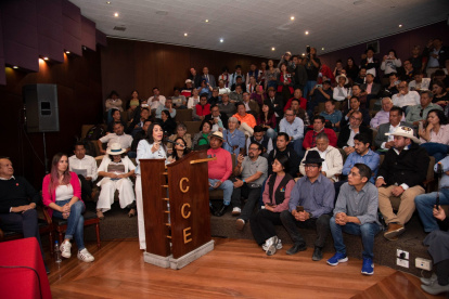 Luisa González, intervino en la convención a la que también asistieron Andrés Arauz, Natasha Rojas, Leonidas Iza, tras el llamado de organizaciones sociales para unir a partidos y movimientos de izquierda.
