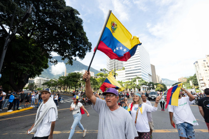 Caracas. Venezolanos en las calles este lunes protestan por resultados.