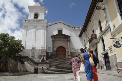 Ambas rutas transitan por San Blas, uno de los barrios más antiguos de la capital.