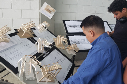 Los alumnos que participaron de la feria han cursado apenas un semestre de la carrera.