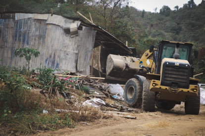 Con maquinaria pesada se realizó el desalojo de la recicladora