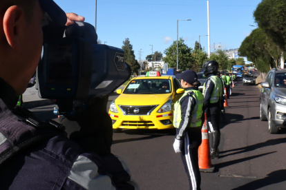 Los operativos de control de velocidad desarrollados en Quito han generado preocupación por la sanción con prisión.