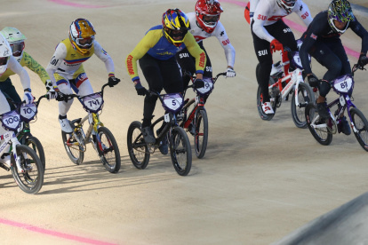 Alfredo Campo en la semifinal de BMX en París 2024.