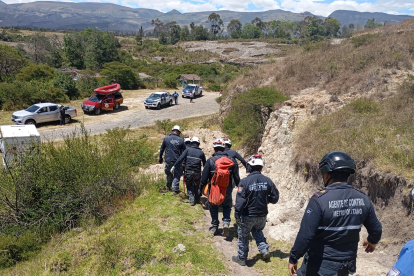 Los uniformados recorrieron una zona de El Tingo para buscar al hombre desaparecido.