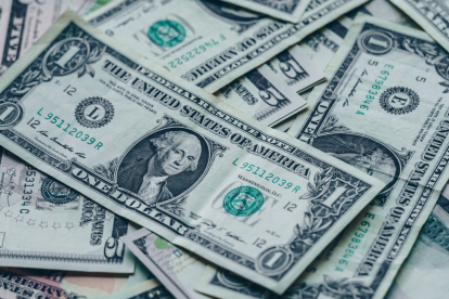 Algunos billetes en circulación tienen números de serie repetidos, lo que los convierte en falsos en términos de identificación única.