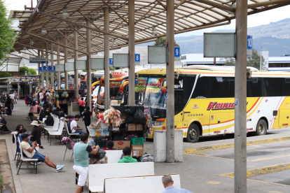 Usuarios del terminal de Carcelén se quejan del estado de la infraestructura, la falta de espacios para esperar y de la inseguridad.