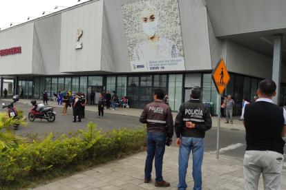 Asesinan a presunto miembro de Los Choneros en Hospital del IESS de Manta.