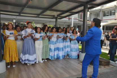 La Universidad Laica Vicente Rocafuerte de Guayaquil (ULVR) celebró las fiestas de Guayaquil en el Paseo del Fundador