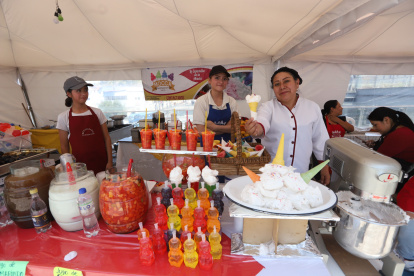 Mónica Bautista desde pequeña aprendió a preparar la tradicional espumilla ahora es parte de la Feria que se desarrolla en el Museo de la Ciudad