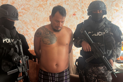 Allanamiento. En la ciudad de Quito se desarrolló un allanamiento para capturar a alias "trompudo Guillo".