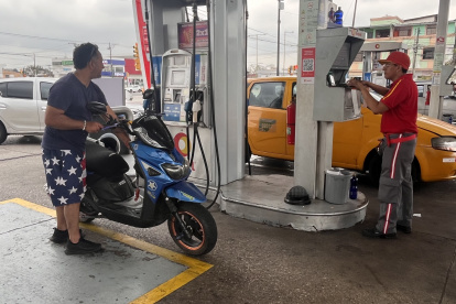 Consumo. La Cámara Nacional de Distribuidores de Derivados del petróleo indica que la gasolina representa el 54 % del total de combustible del país.