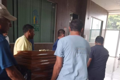 Guayaquil. El médico asesinado fue velado en el Puerto Principal.