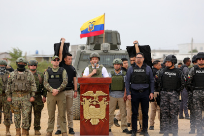 Los expertos Renato Rivera y Luis Córdova coinciden en que Daniel Noboa utiliza a los militares como estrategia político-electoral.