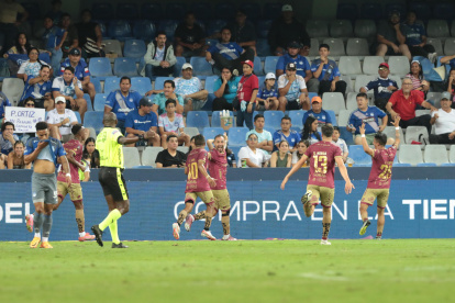 Deportivo Cuenca sorprendió en la primera fecha, hizo fiesta en el Capwell.