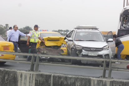 Varios vehículos quedaron destrozados por el siniestro de tránsito.