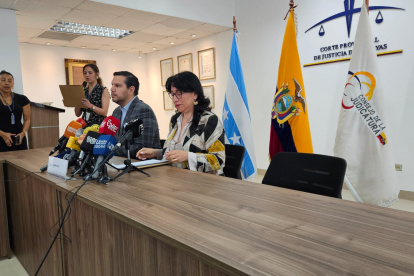 La vocal del Consejo de la Judicatura, Solanda Goyes, durante la rueda de prensa.