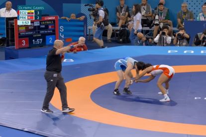 Lucía Yépez avanza a los cuartos de final de la lucha grecorromana en París 2024