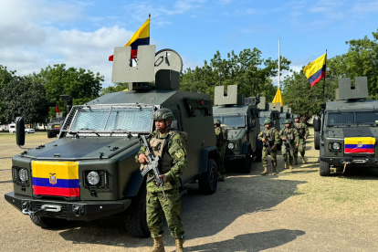 Estos vehículos alcanzan hasta 120 km/h y pueden transportar hasta 6 combatientes.