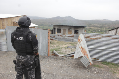 Viviendas utilizadas para actividades ilegales fueron destruidas en Nueva Prosperina.