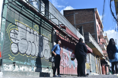 Av. América. Solo en la intersección con la avenida Colón hay locales comerciales que han permanecido cerrados por más de un año.