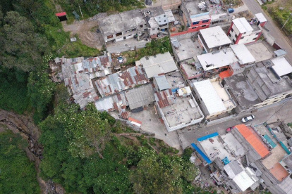 Construir edificaciones al filo de las quebradas representa riesgos para los residentes