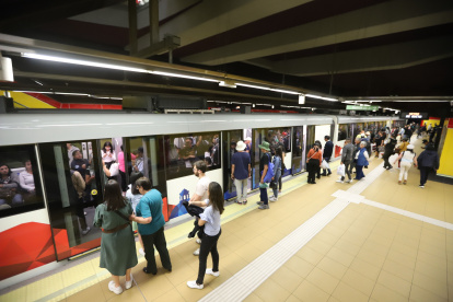Accesos. El metro modificó los ingresos a dos estaciones por el evento.