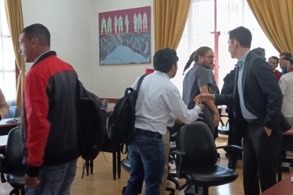 Tras cuatro horas de mantener una reunión a puerta cerrada representantes de las izquierdas continuarán con mesas de trabajo.