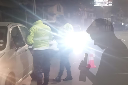 Durante la detención del exfuncionario se negó a realizar la prueba del aliento alcohólico y el juez dispuso su libertad.