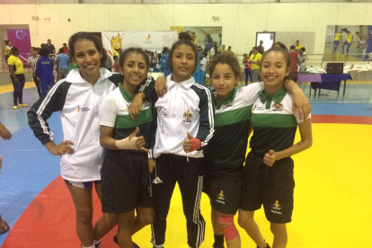 Lucía Yépez en unos de sus primeros Juegos Nacionales. Empezó a los 9 años en la practica de la lucha.