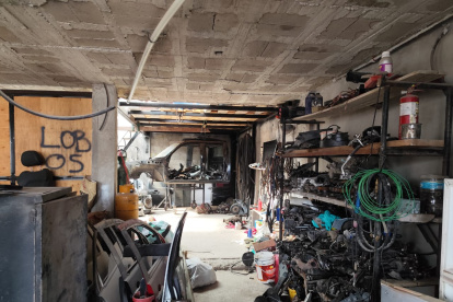 En la casa se encontró un vehículo sustraído el pasado 27 de abril de 2024.