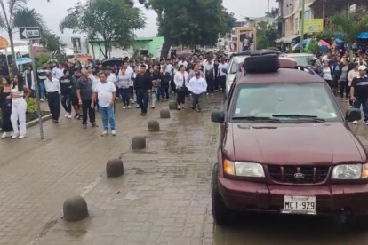 Caravana en homenaje a jóvenes asesinados, en Puerto López