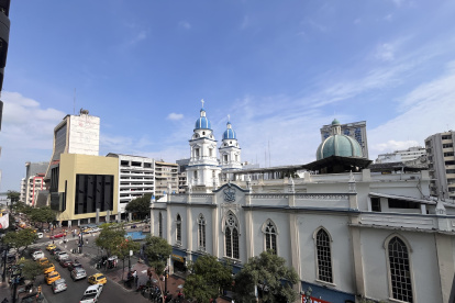 San Francisco. Su construcción duró 32 años (1931-1963). Su fachada está siendo intervenida. Posee una cúpula central.