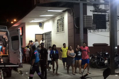 Babahoyo. Familiares de los heridos, acuden al hospital en busca de noticias.