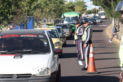 Los controles preventivos se cumplen en distintos puntos de la ciudad.
