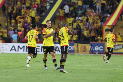 Barcelona derrota a Independiente en el estadio Monumental.