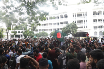 Manifestantes ante la Corte Suprema de Bangladés.