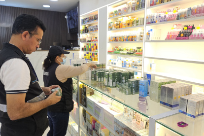 Se decomisó varios cosméticos como cremas.