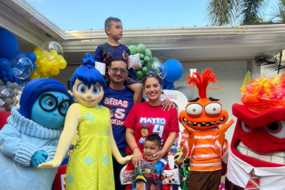 La Suka con su familia.