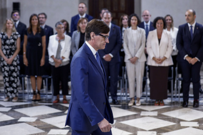 Los 16 consellers del nuevo Govern han prometido este lunes su cargo, en un sobrio acto institucional de toma de posesión, encabezado por el presidente de la Generalitat, Salvador Illa,
