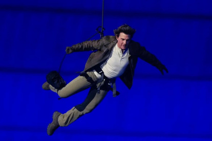 Tom Cruise en el cierre de los Juegos Olímpicos 2024.