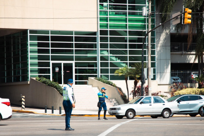 En las calles de la ciudad los semáforos dejaron de funcionar a causa del corte de energía.