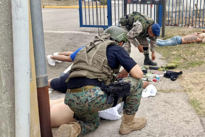 Efectivos militares requisaron a los ciudadanos que ingresaron a la base aérea Simón Bolívar, la tarde del viernes 9 de agosto del 2024.
