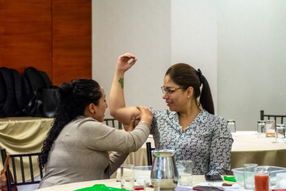 Actividad. Una mujer conoce método anticonceptivo de tipo implante.