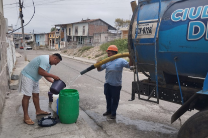 Interagua suministró de agua a varios puntos afectados.