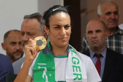Imane Khelif durante el recibimiento en su país.