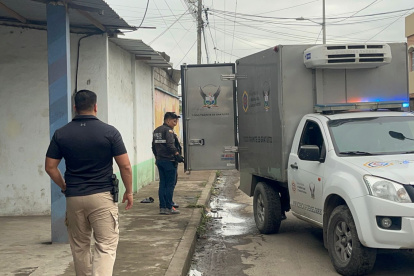 Proceso. En los exteriores de un colegio de Machala se encontró una cabeza humana y Medicina Legal realizó el levantamiento.