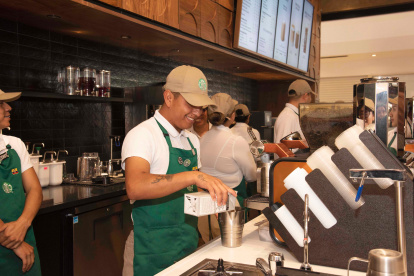 La cadena de cafeterías Starbucks realizó la preapertura de su primer local en Ecuador este 14 de agosto de 2024.