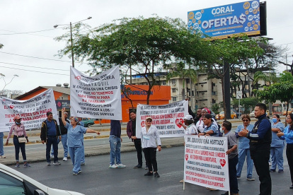 Con pancartas y gritos al unísono, los trabajadores exigen lo que se les debe